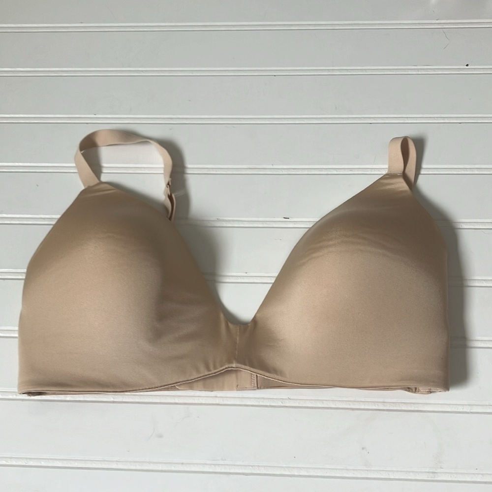 SKIMS Wireless Form Lightly Lined Bra | Color: sand/36D - Picture 3 of 7